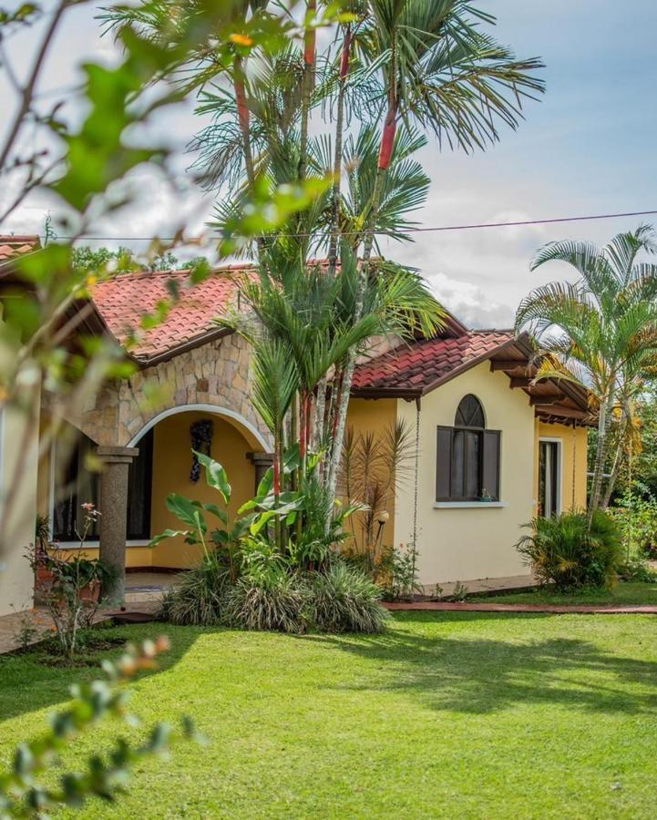 Linda Casa De Verano Con Amplias Zonas Verdes San Isidro De El General Exterior photo