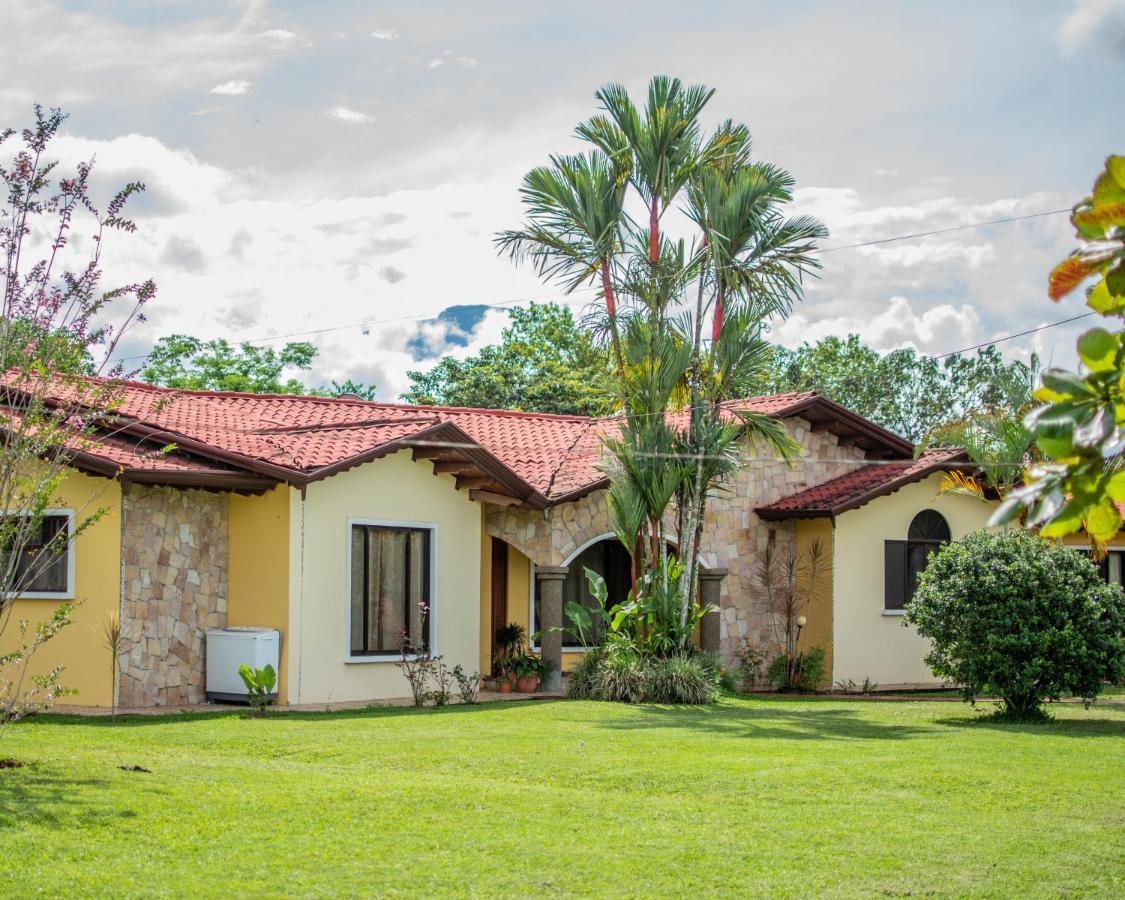 Linda Casa De Verano Con Amplias Zonas Verdes San Isidro De El General Exterior photo